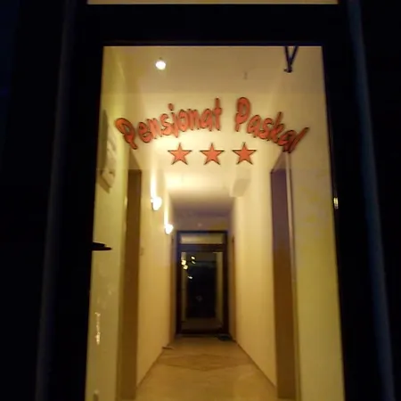 Paskal Nocleg ze śniadaniem 3*
